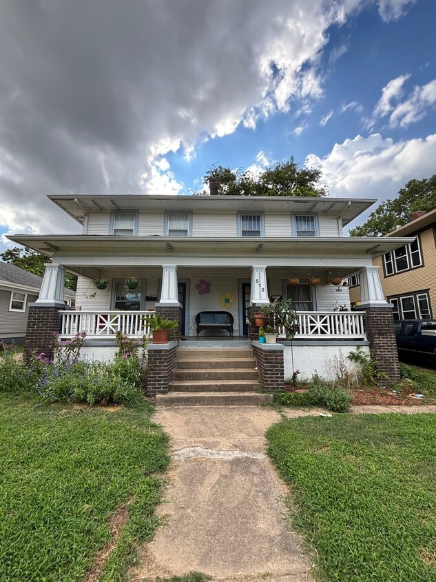 Primary Photo - 512 N Santa Fe Ave