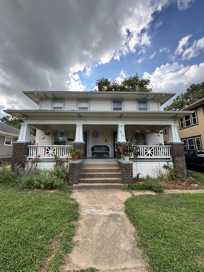 Building Photo - 512 N Santa Fe Ave