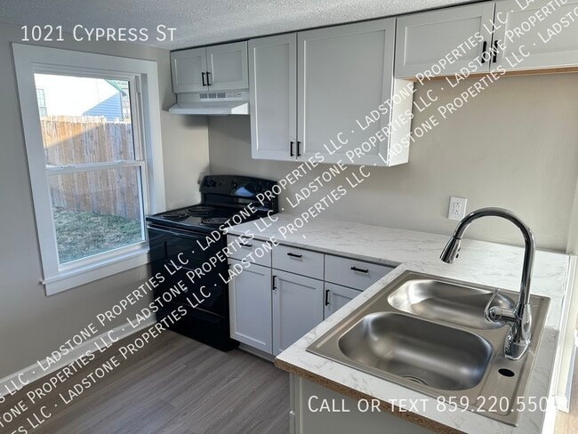 Building Photo - 1021 Cypress St