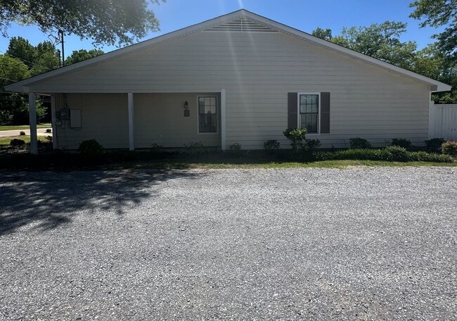 Building Photo - 115 Cedar Ct