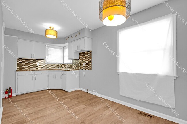 Building Photo - 3113 Lyndon Ave