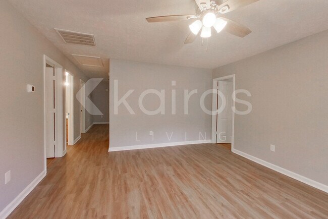 Building Photo - 401 Beaver Pointe Dr