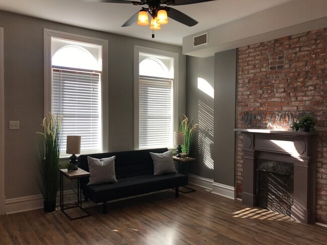 Building Photo - Large Renovated Home on the Hill with Garage!!