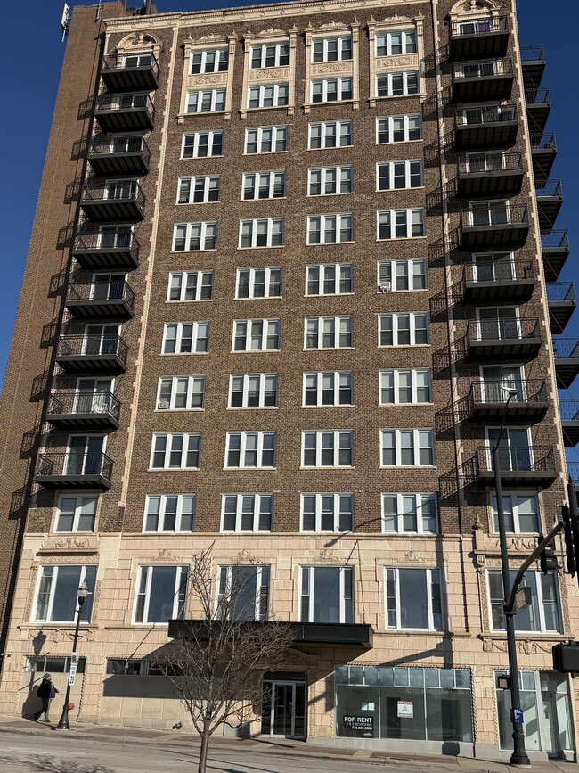 Building Photo - 10 N Sheridan Rd.