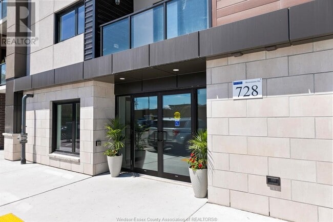 Building Photo - 728 Brownstone Dr