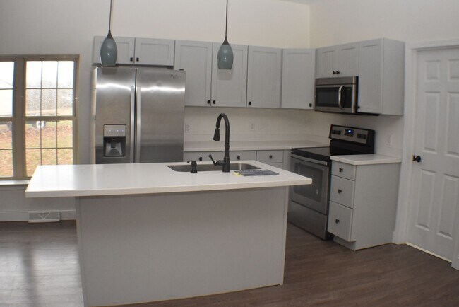 Building Photo - 2340 Croll School Rd