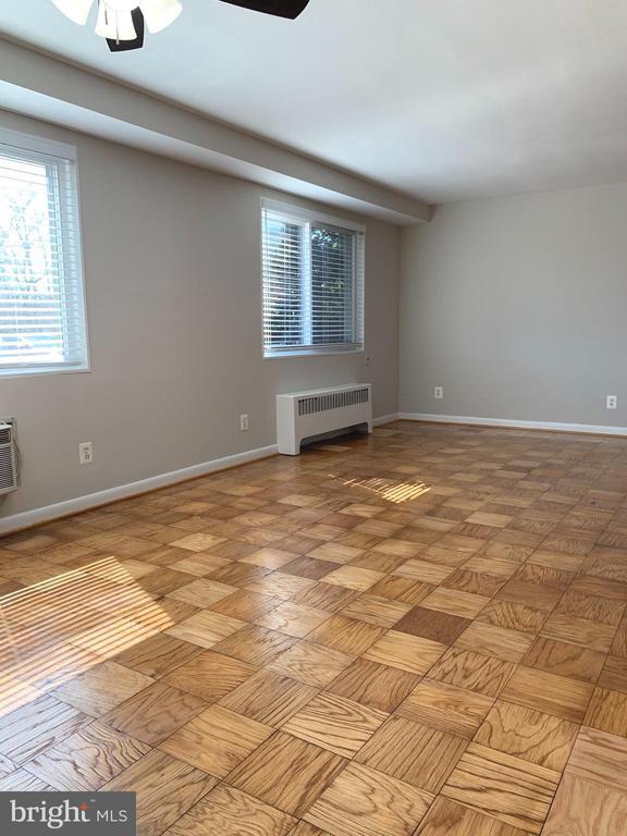 Foto del edificio - 2061 N Woodstock St