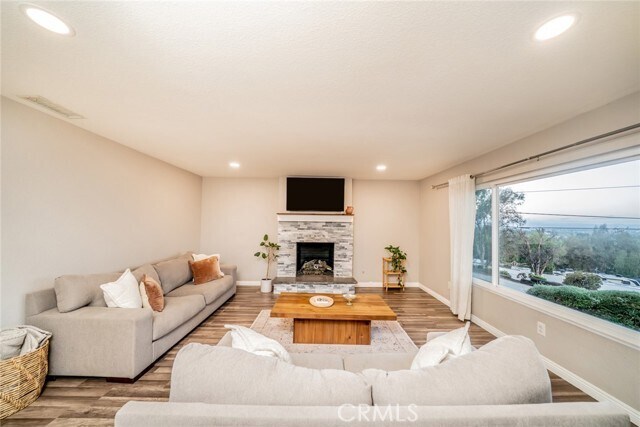 Foto del edificio - 4659 Crestview Dr