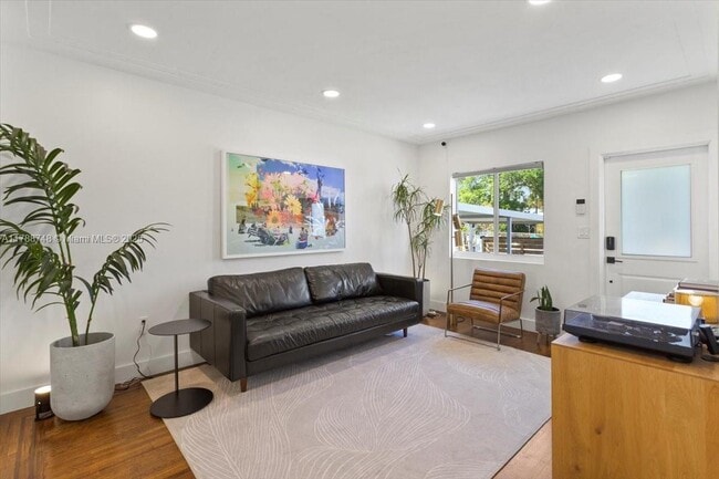 Foto del edificio - 234 NW 45th St
