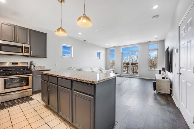 Foto del edificio - 947 W 14th Pl