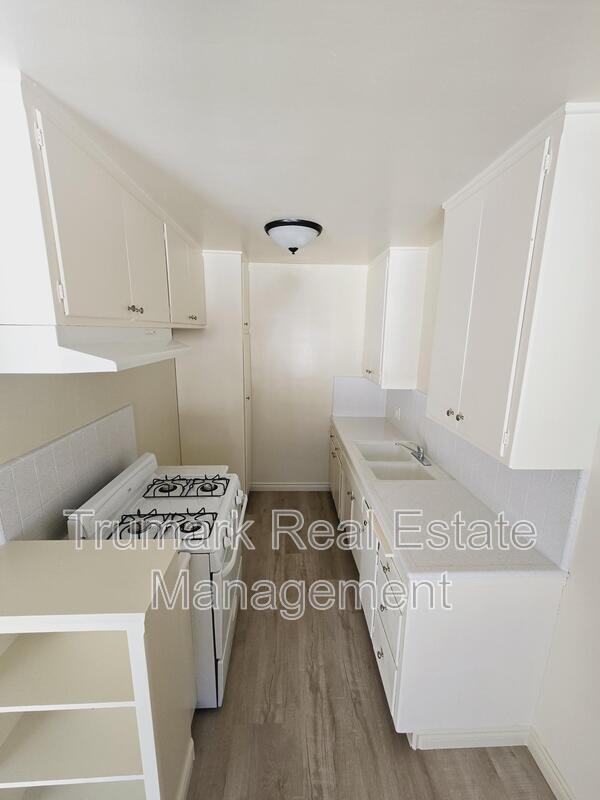 Building Photo - 1811 Huntington Dr