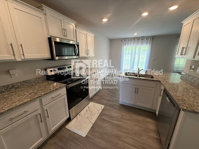 Building Photo - 407 Gulliver Ct