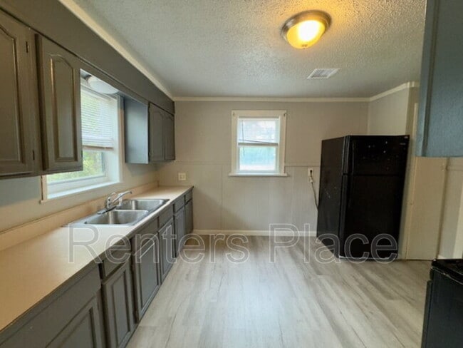 Building Photo - 4717 S 33rd W Ave