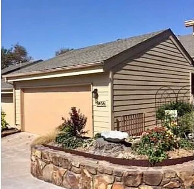 Building Photo - Gorgeous and spacious condo in a quiet and convenient location!