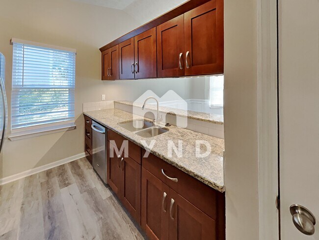 Building Photo - 5491 La Fleur Trl