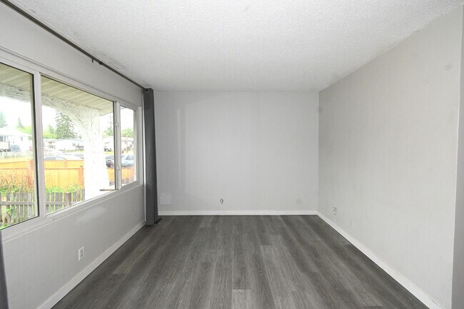 Photo du bâtiment - 1483 Milburn Ave