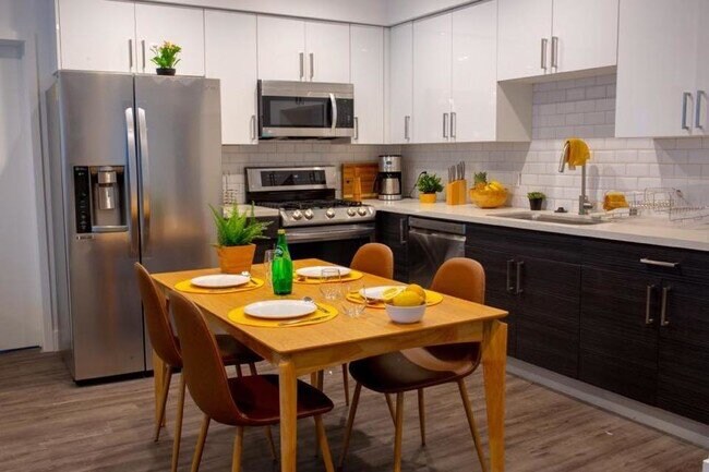 Building Photo - 4231 McLaughlin Ave