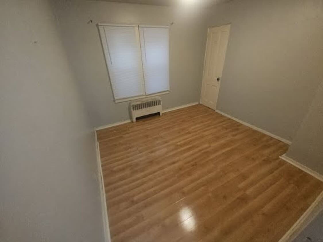 Building Photo - 508 W Maple St