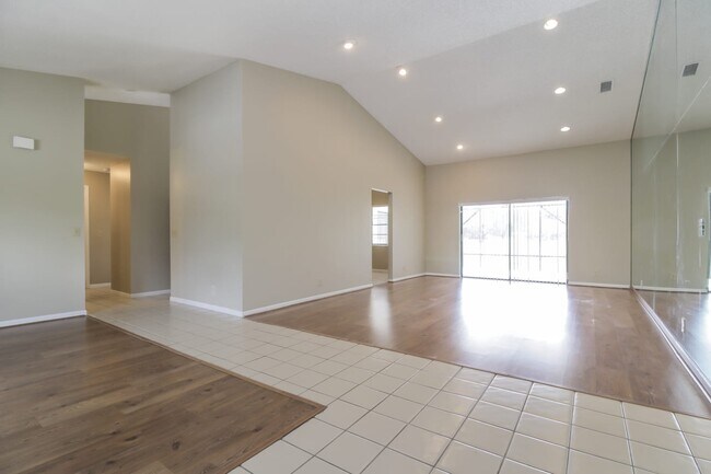 Foto del edificio - 8506 Eagle Run Dr