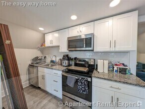 Building Photo - 489 Main St Unit #3 (1 Bed)