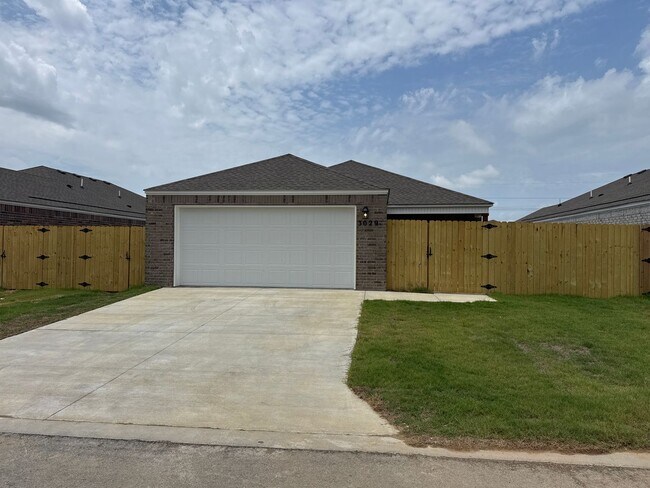 Foto del edificio - BRAND NEW Three Bedroom | Two Bath Home in...