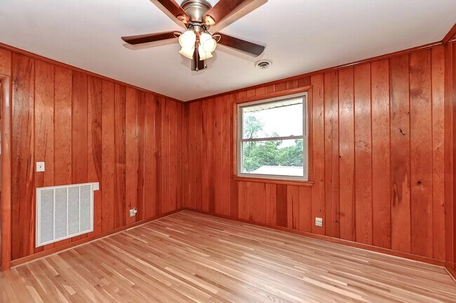Building Photo - 107 McBratney Dr