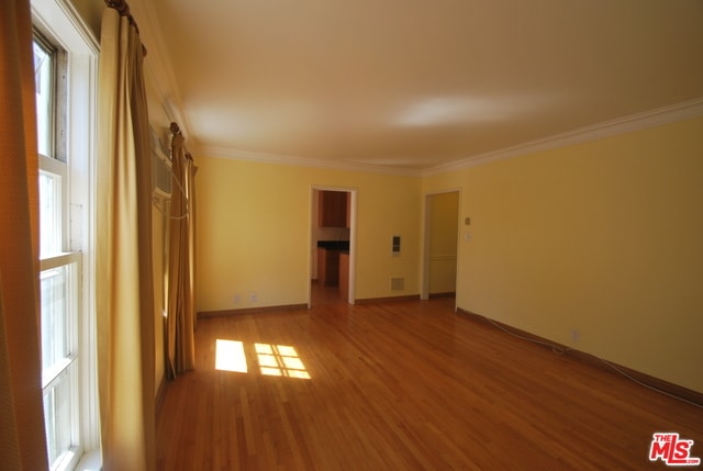 Building Photo - 325 N Palm Dr