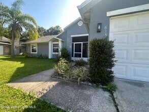 Building Photo - 615-617 7 Gables Cir SE