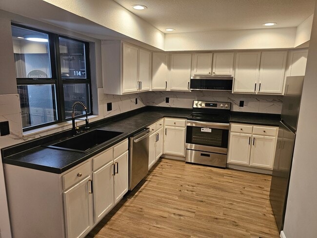 Foto del edificio - 1806 S Cottage Grove Ave