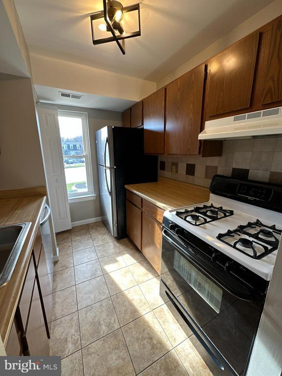 Building Photo - 25141 Tralee Ct