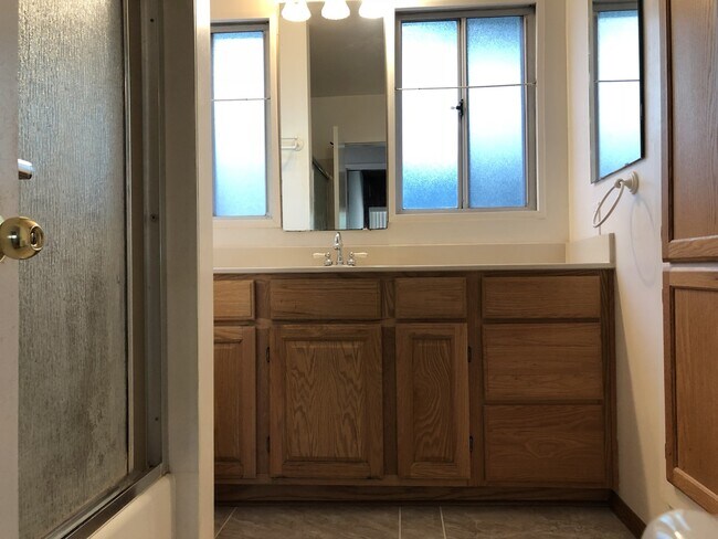 Building Photo - 3 Bedroom/2 bathroom home now available in...