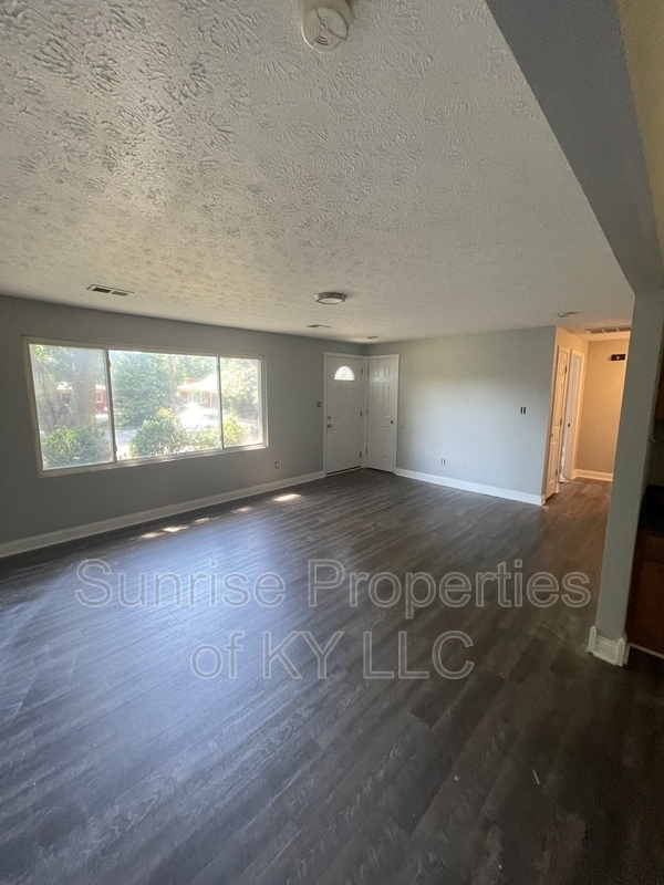 Foto del edificio - 3203 Hampstead Ct