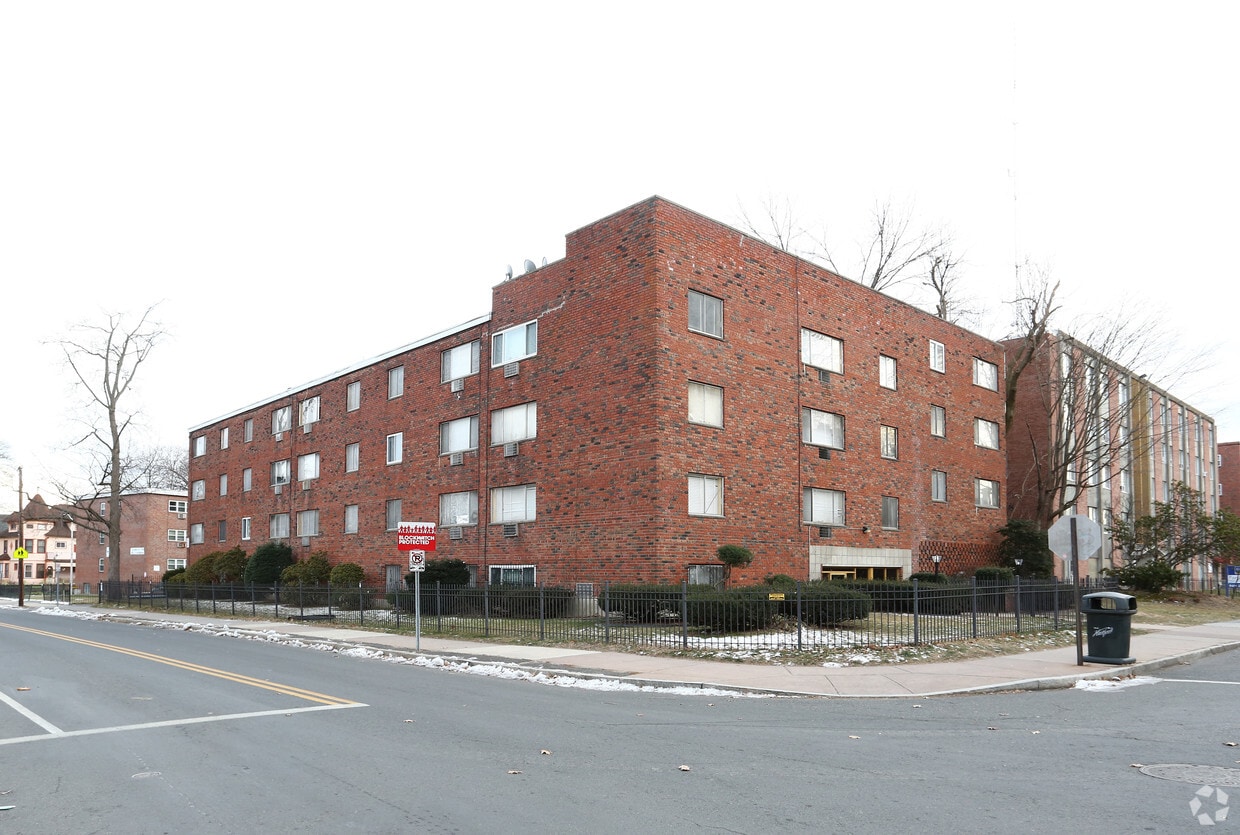 70 Gillett St, Hartford, CT 06105 Apartments in Hartford, CT