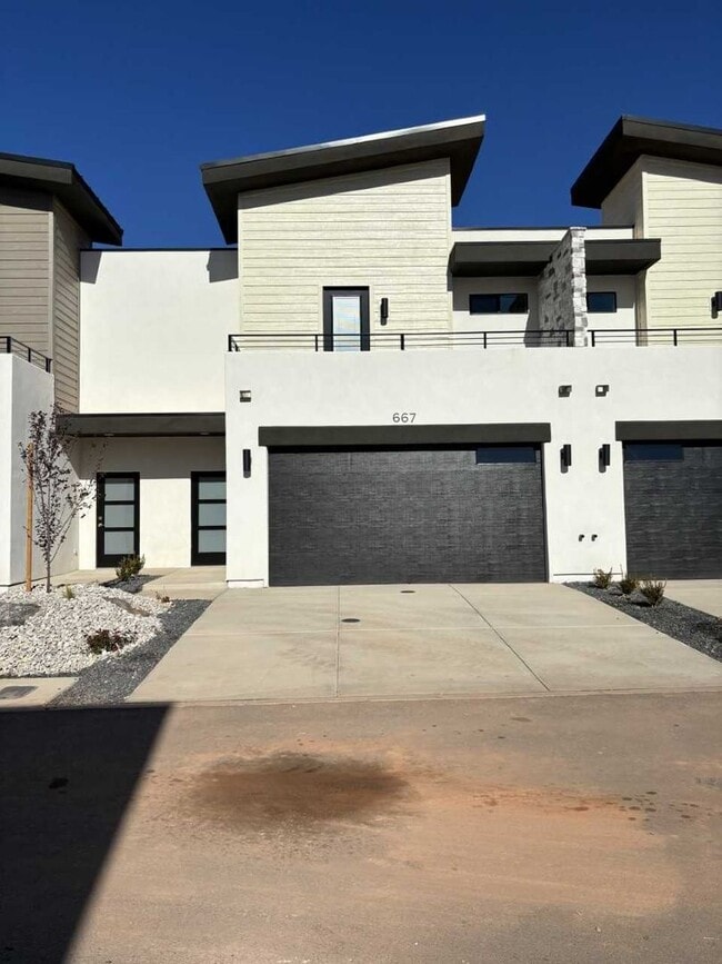 Building Photo - 667 Eureka Aly