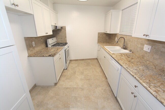 Cocina - 4800 Woodley Ave