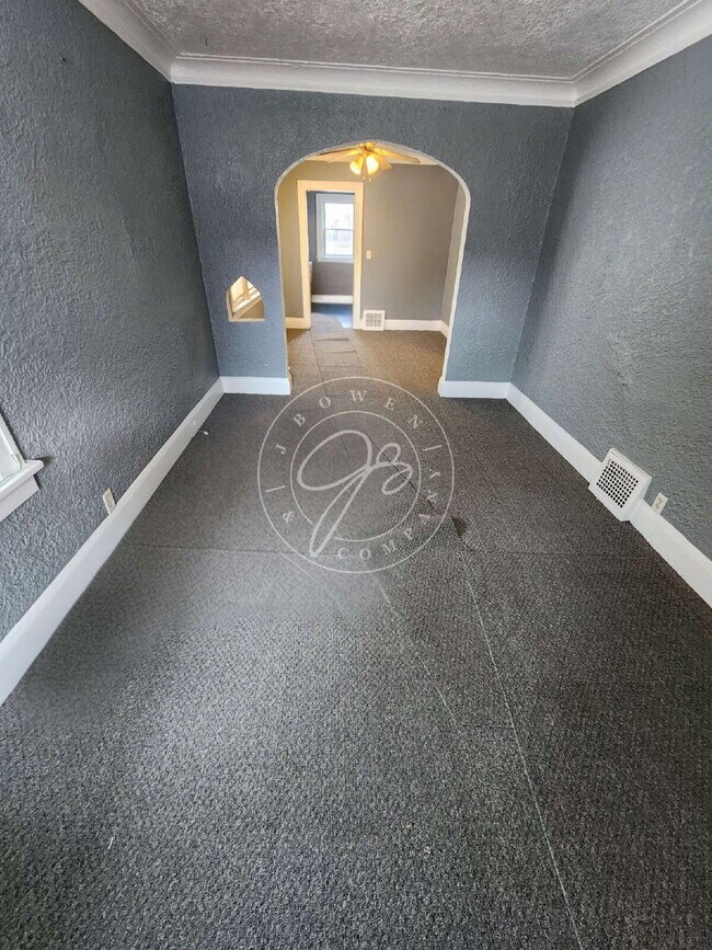 Foto del edificio - 2 bed with huge bonus finished room in basement!