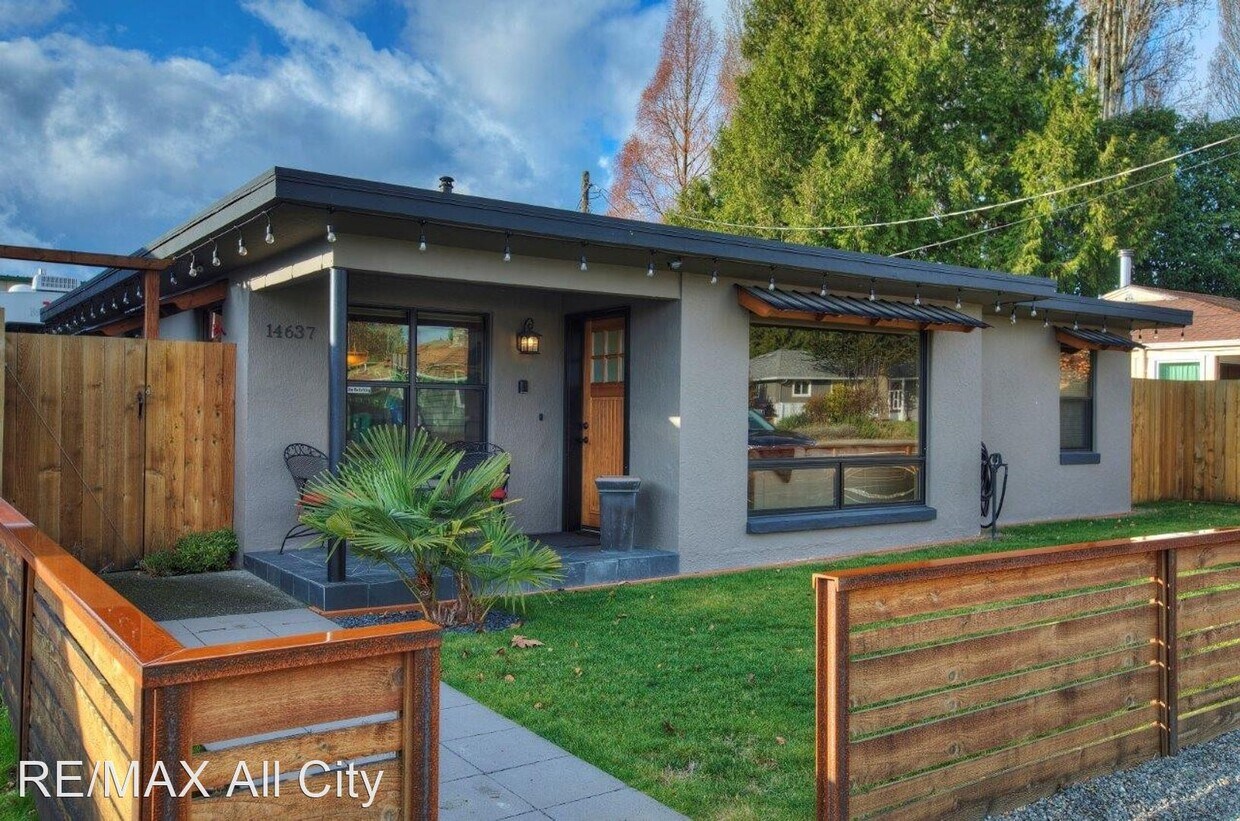 2 br, 1 bath House 14637 8th Ave SW House for Rent in Burien, WA