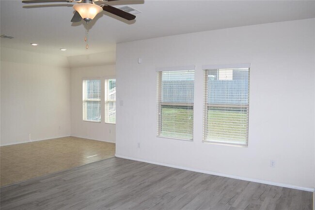 Building Photo - 2021 Pitkin Dr
