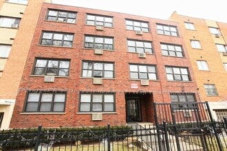 Building Photo - 5847 N Winthrop Ave