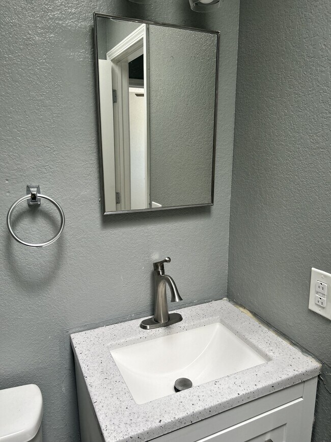 Foto del edificio - 11568 Tony Ponce Dr