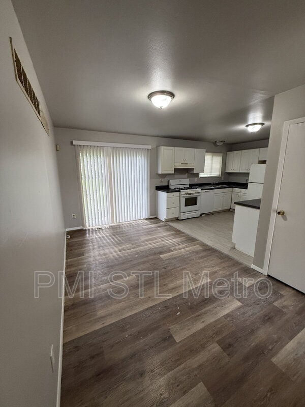 Building Photo - 10435 Castle Dr