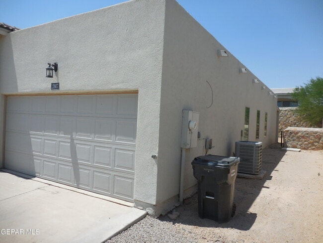 Building Photo - 12867 Ivelet Ct