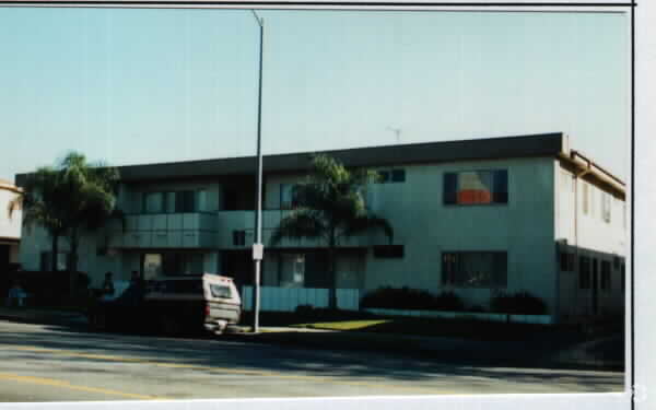 Primary Photo - 5920 Whitsett Ave