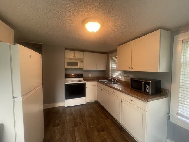 Foto del edificio - 517 W Water St Ext
