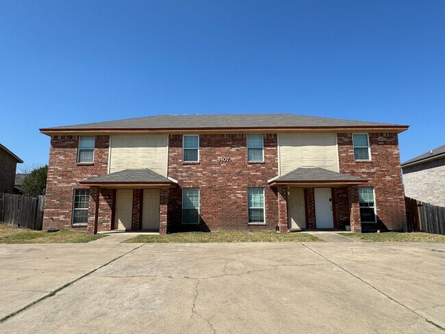 Building Photo - 4407 Abigail Dr