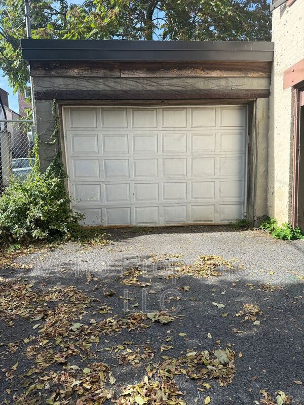Primary Photo - 402 Hamilton St
