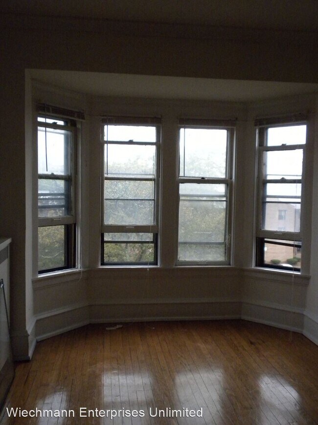 Building Photo - 2310 E Bradford Ave
