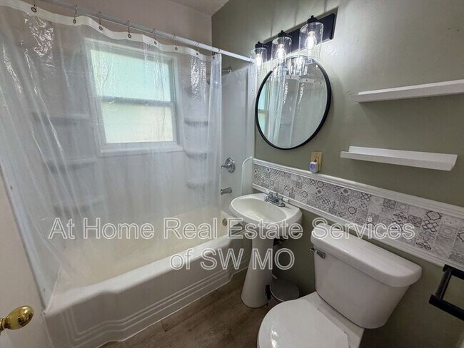 Foto del edificio - 648 S Fairway Ave