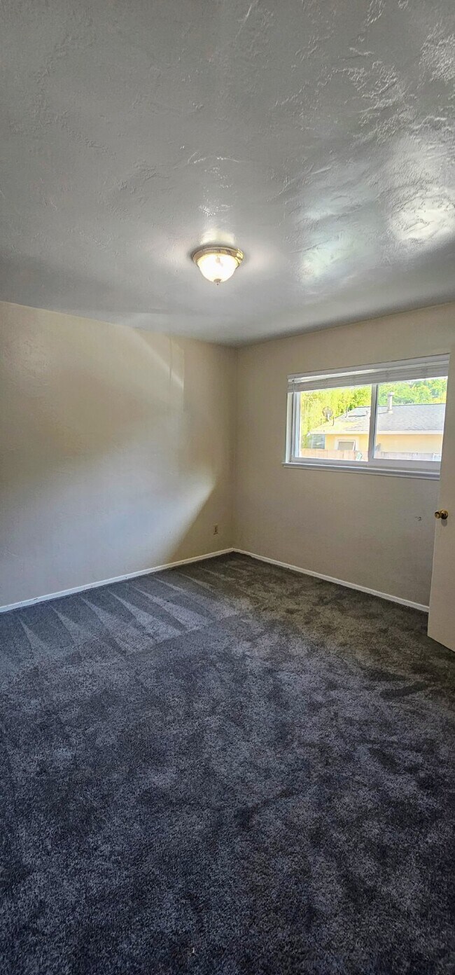 Building Photo - Walk to Downtown Santa Cruz - 5  Minutes t...