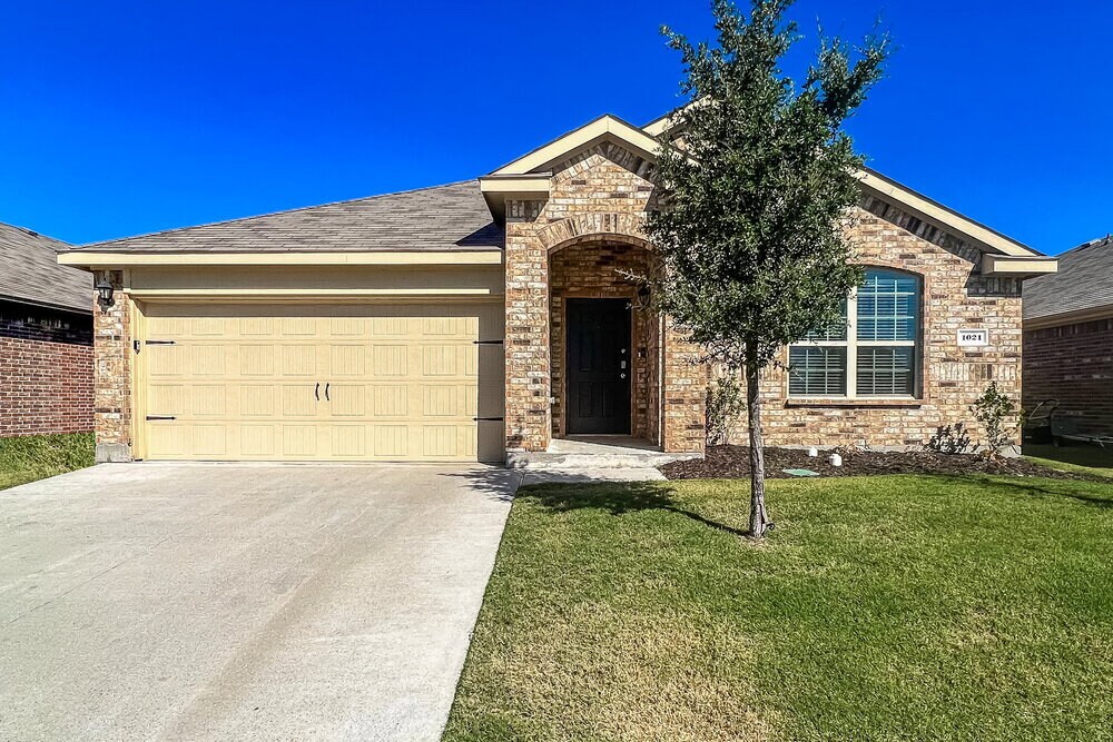 Primary Photo - 1021 Decker Dr